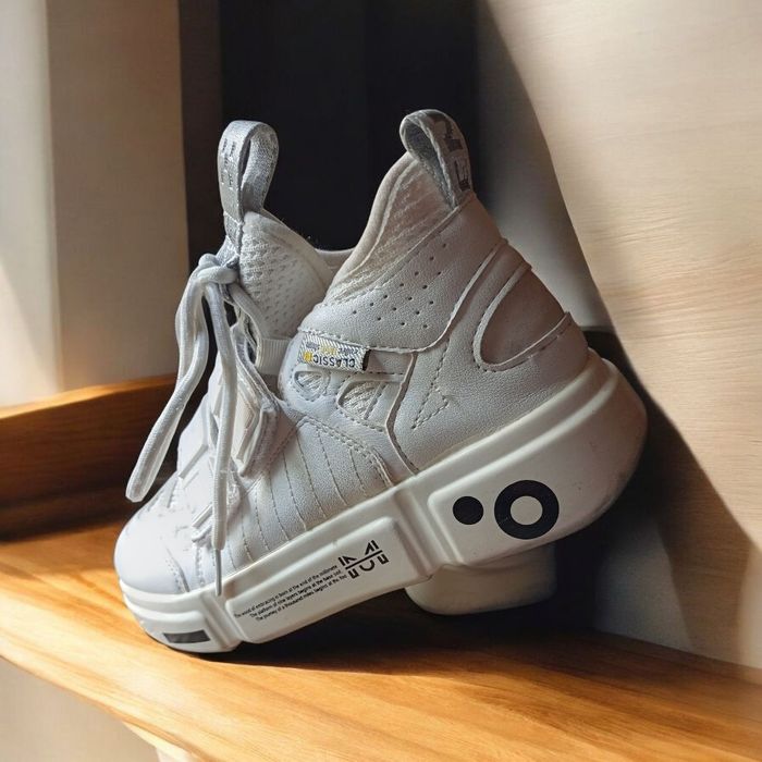 Бели дамски маратонки