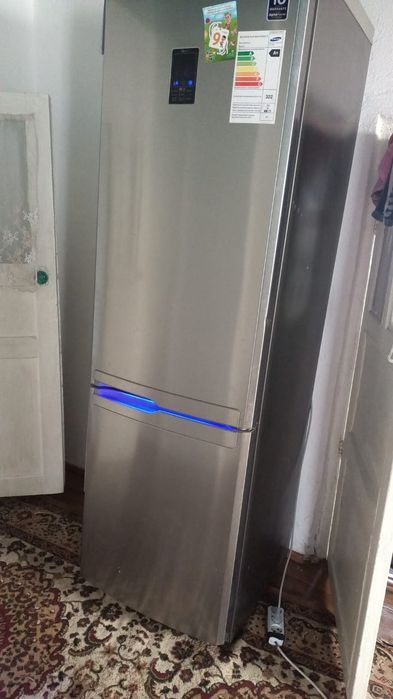 Продам почти новый холодильник
