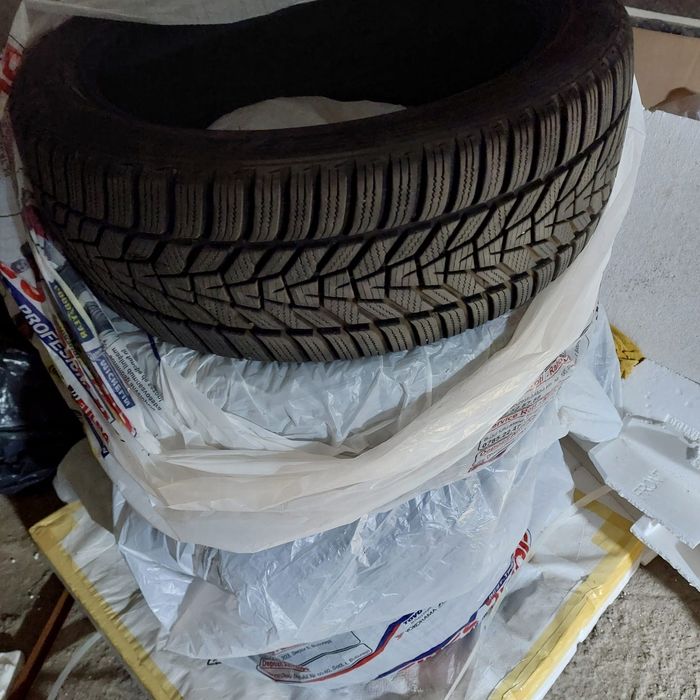 Anvelope 215/45R/18 de iarna Hankook Winter