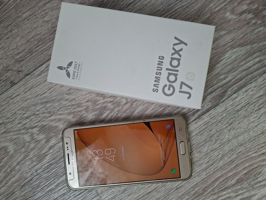 Продам телефон Samsung J7