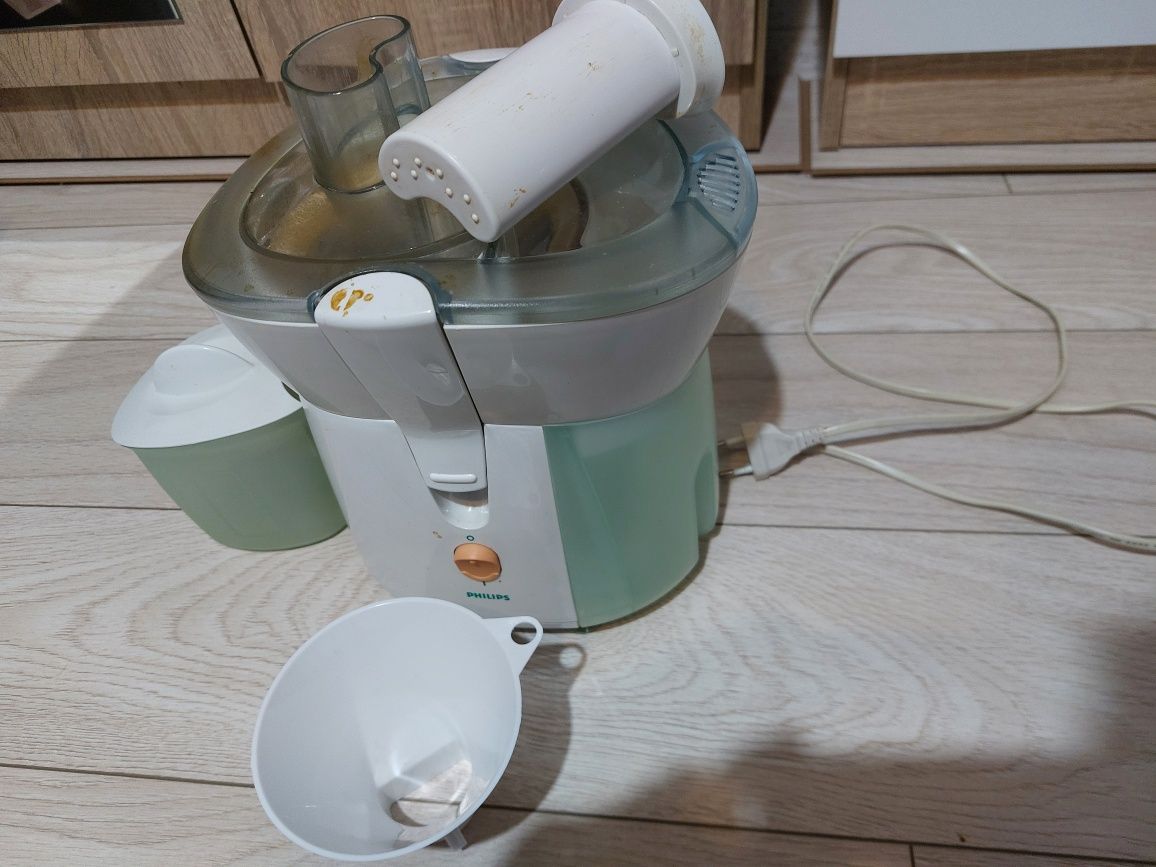 Storcător Philips pentru fructe și legume