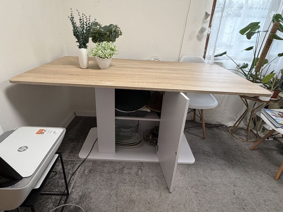 Трапезна маса с опция за съхранение