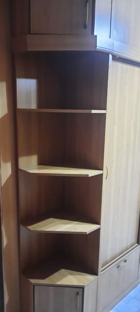 Шкаф для прихожей в отличном состоянии
