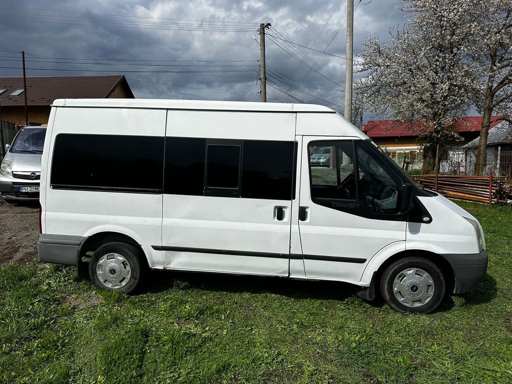Ford Transit (8+1) 2.2 TDI varianta lunga