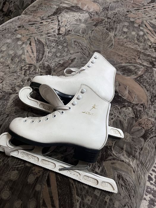 Фигурные коньки , б/у , размер 34