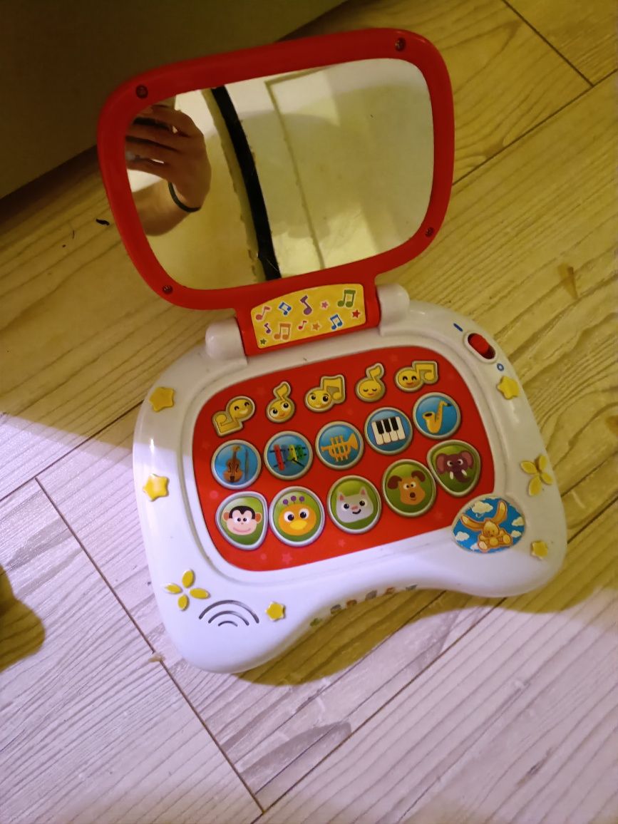 Vand laptop cu sunete fara lumini