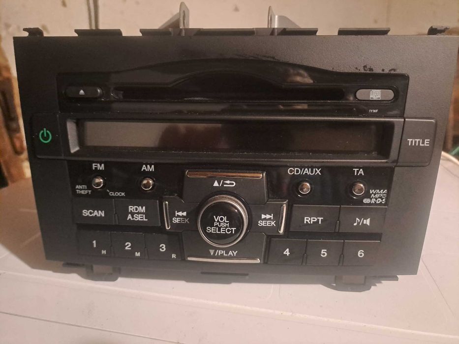 Продавам оригинална CD уредба за HONDA CR-V 2014г.-2017г. 3-серия