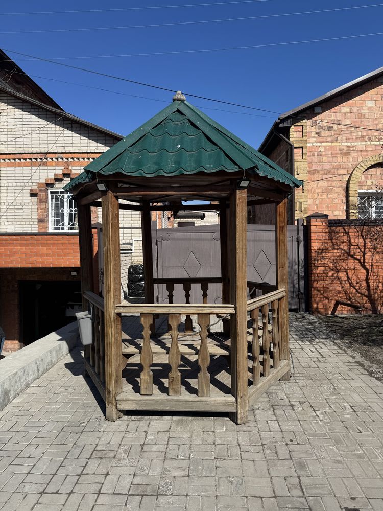 Продам беседку оборудованную