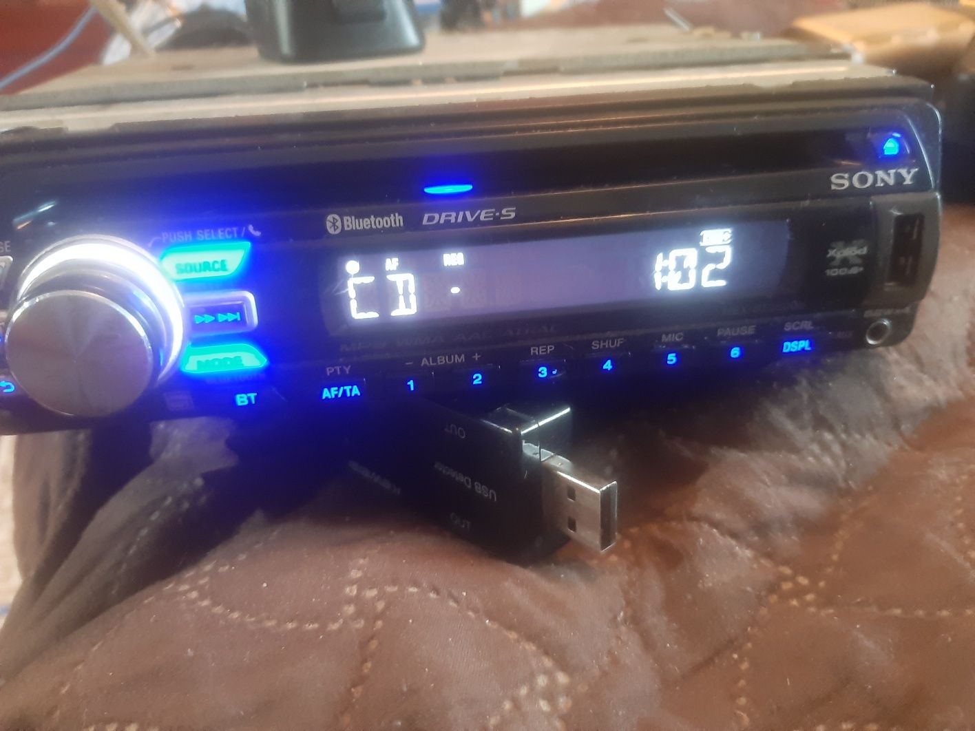 Radio cd  sony   cu telecomanda