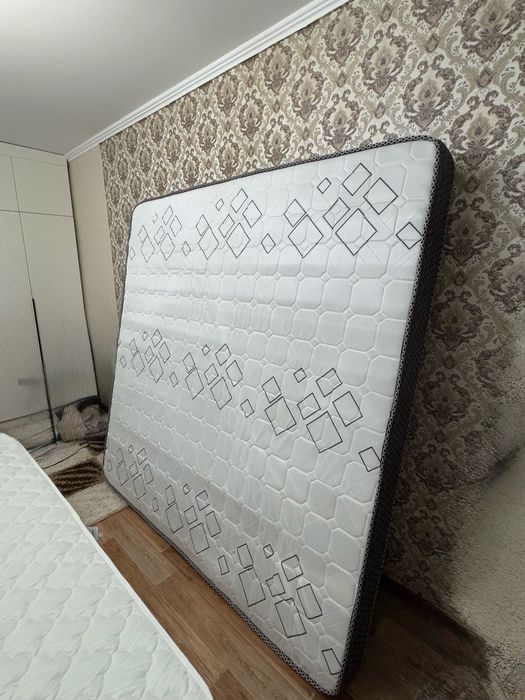 Продам матрас двухспальный 200*200 новый