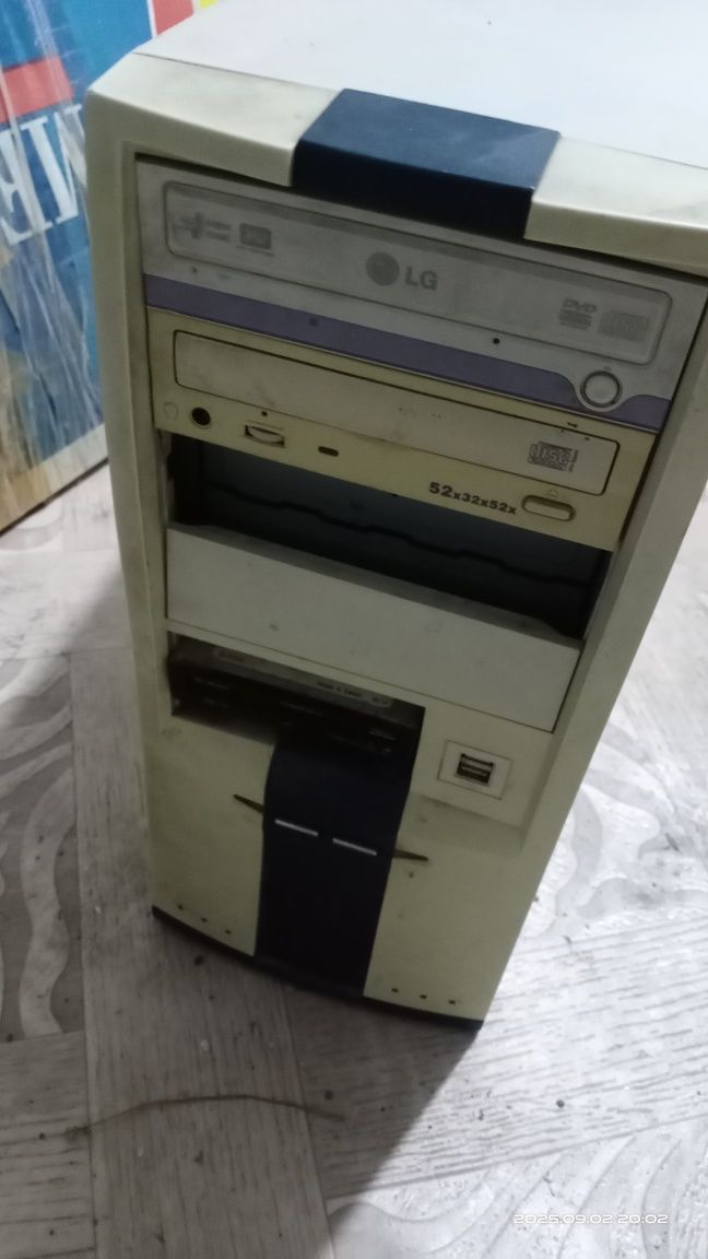 Два компьютера. Каждая по 5000 тенге. Рабочие.