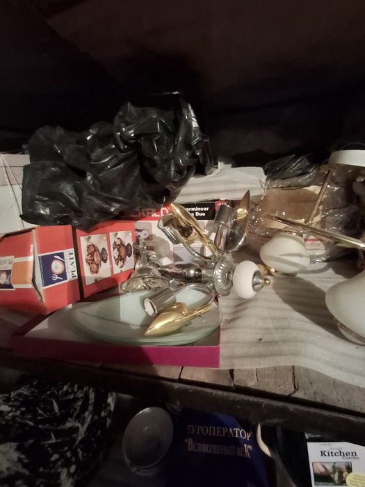 Люстра sotiladi har xil