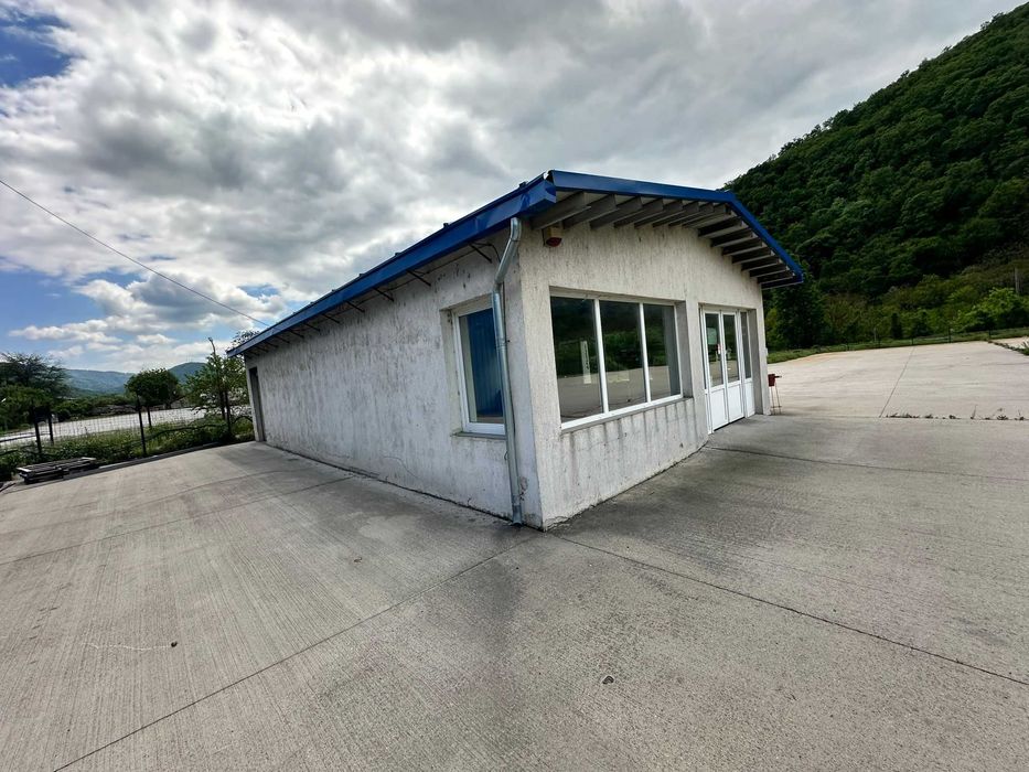 Platforma betonata+hala metalica+showroom 4000mp