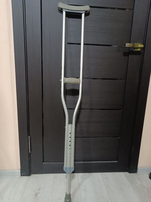 Продам  костыль подмышечный