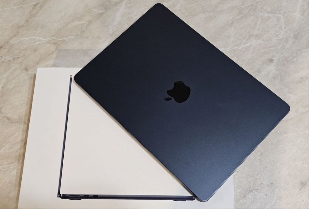 MacBook Air m3 16/512