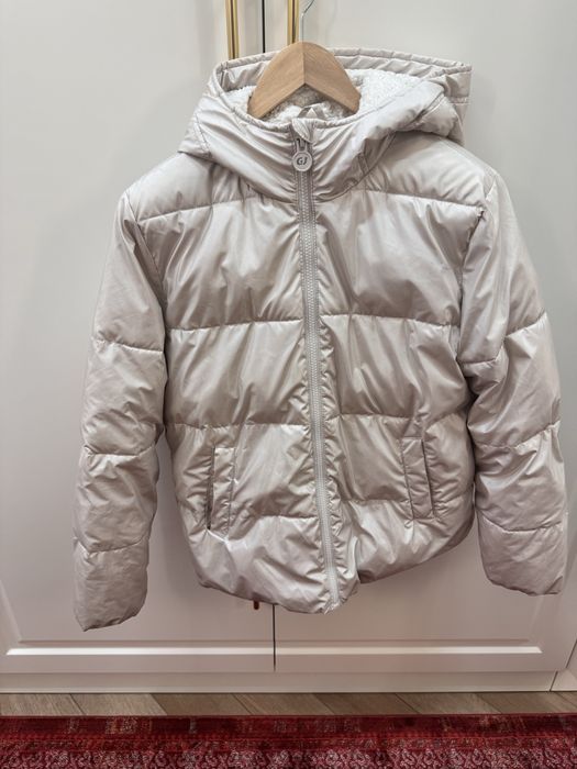 Продам куртку для девочки