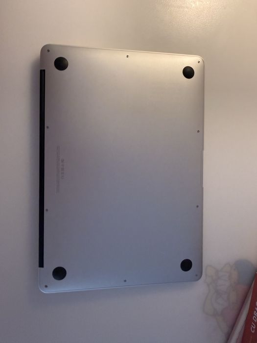 Macbook air 13 model 2017 achizitionat in 2020