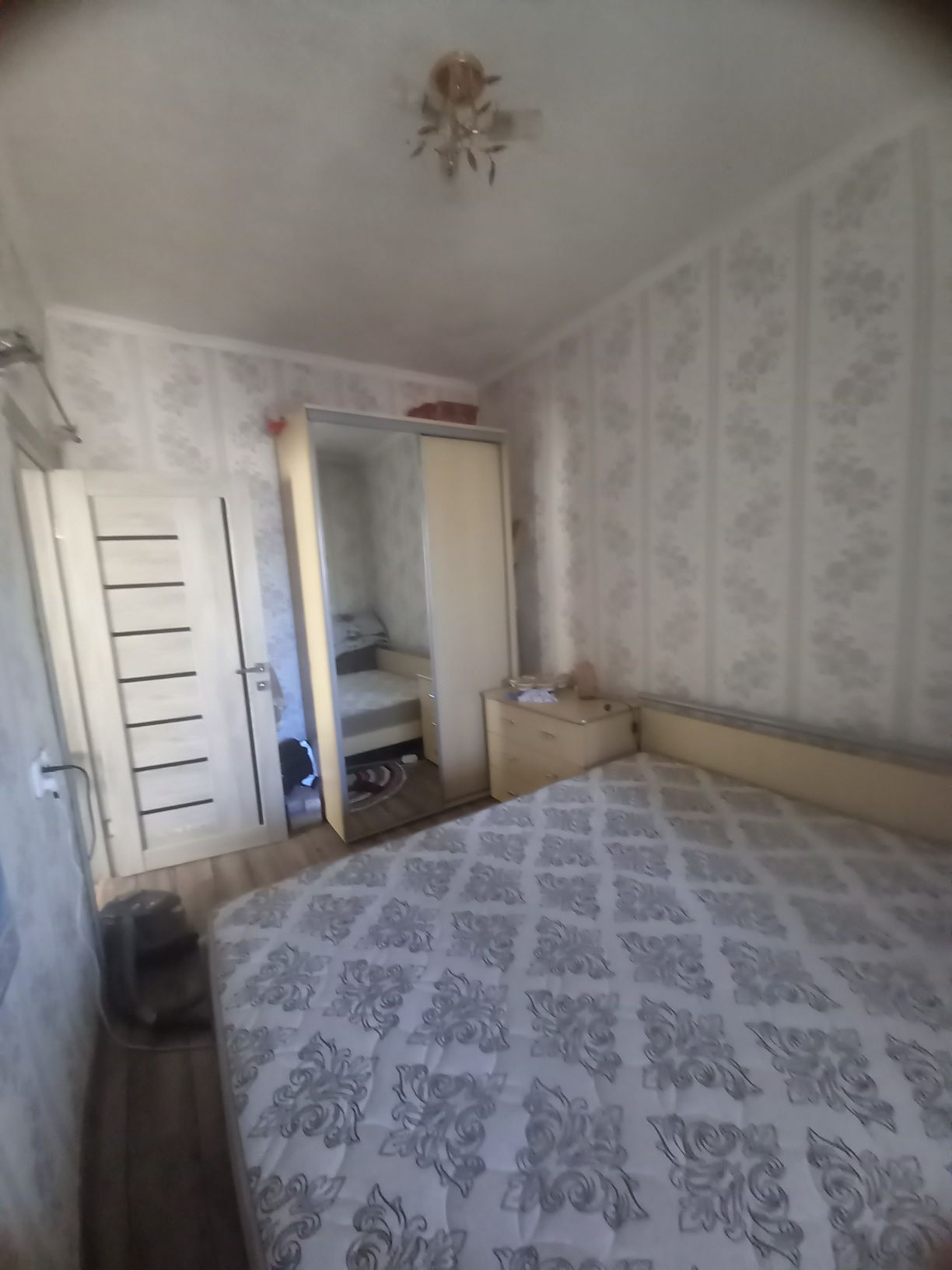 СРОЧНО !!! Меняю дом на две кв. 1 + 2 комн.  . Рассмотрю все варианты