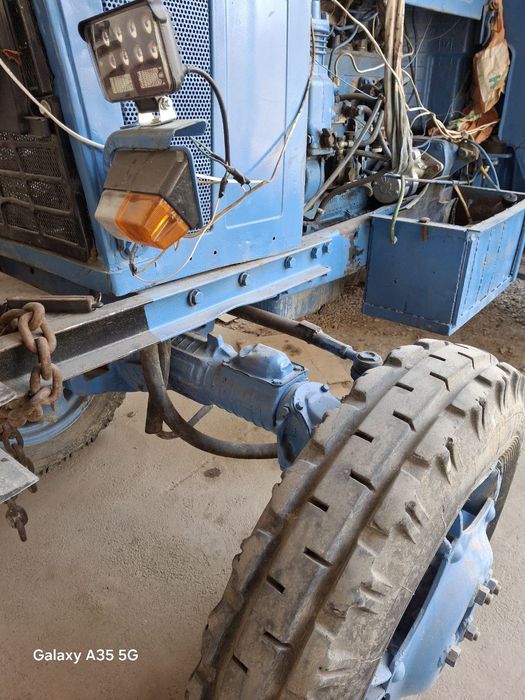 Traktor belarus 80