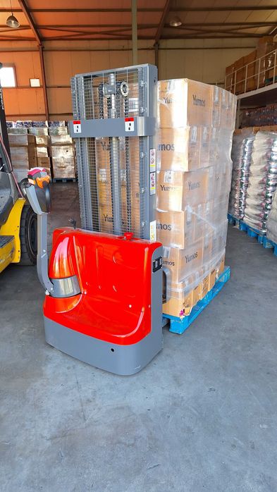 transpalet electric cu catarg stivuitor