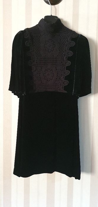 Vând rochie neagra, din catifea, Zara!