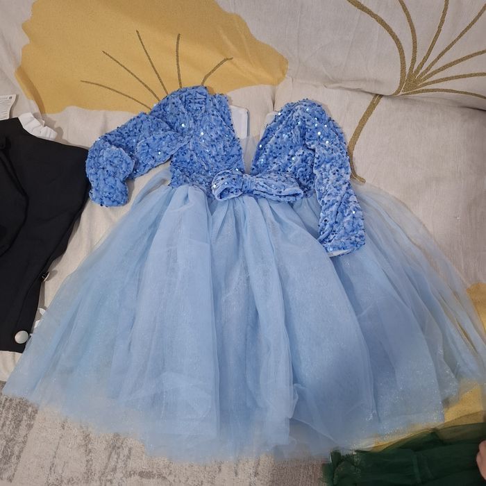 Продам платья на девочку