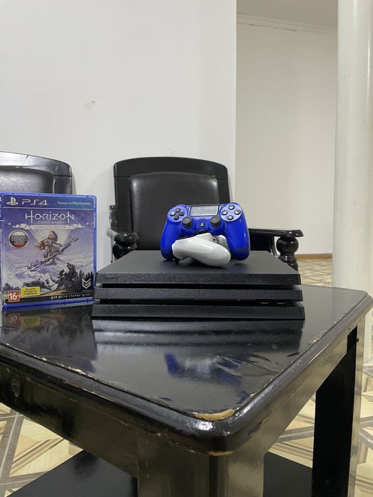 PlayStation 4 Pro (1TB) в идеальном состоянии!