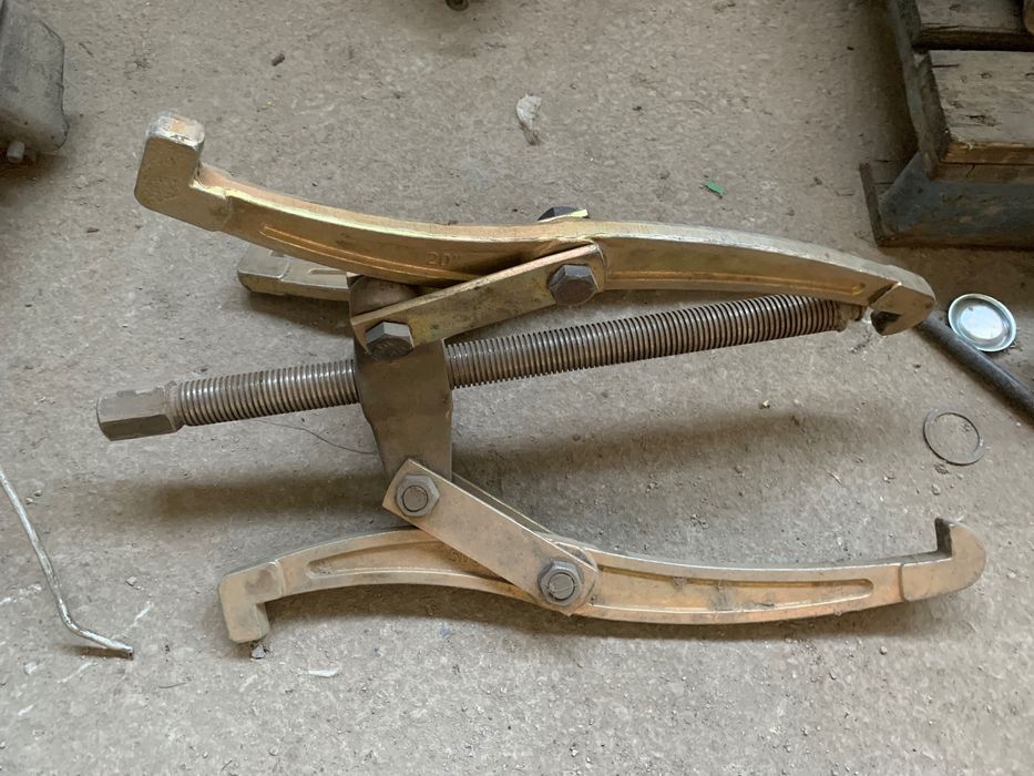 Съемник большой трехлапочный