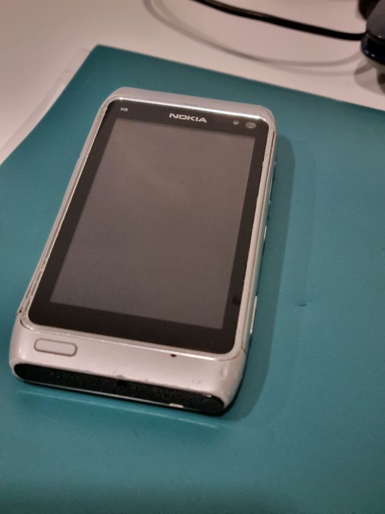 Telefon Nokia N8 perfect funcțional. Display aproape impecabil