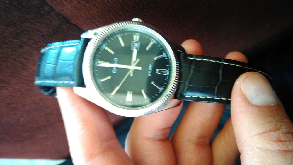 Ceas casio original.(vand sau schimb).