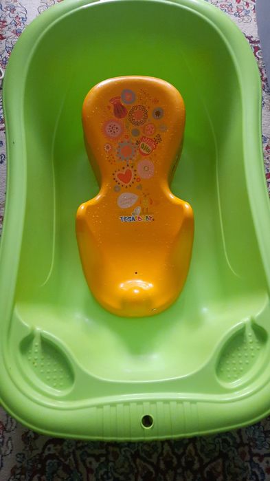 Ванночку детскую с горкой.