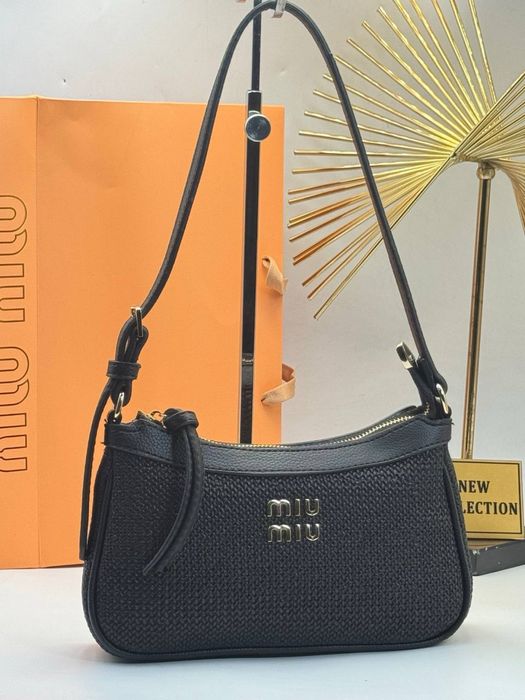 Geanta Miu Miu noua !!! Dimensiuni 24/15 !!!