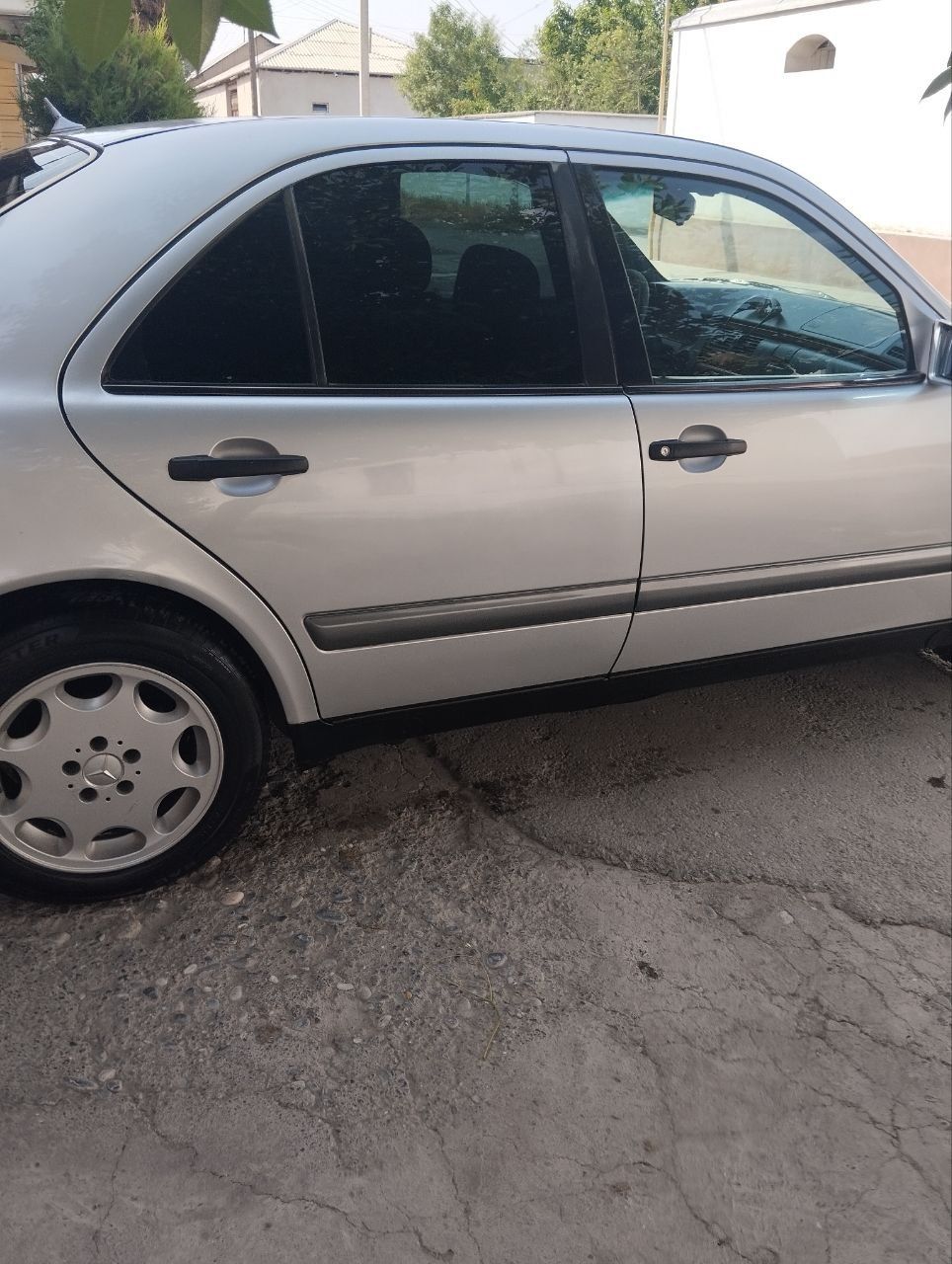 Mers W210 sotiladi