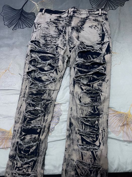 Blugi de pe h_esntls