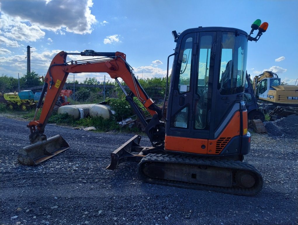 Miniexcavator Hitachi ZX29U 3100kg 2015