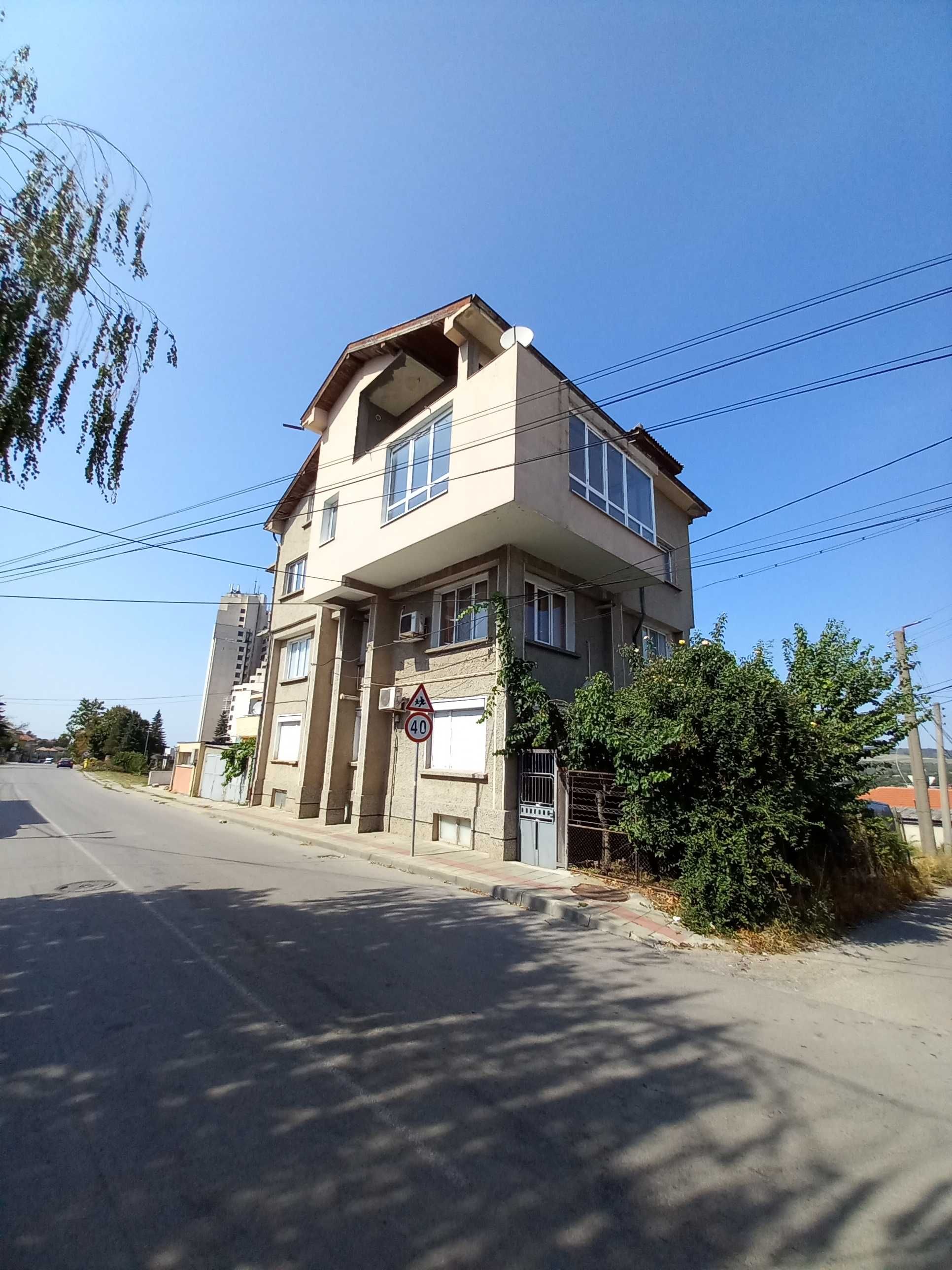 Тристаен апартамент и Мезонет - За продажба - гр. Разград, кв. Житница
