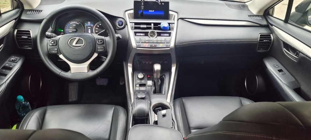 Lexux NX300 H 2017 automata