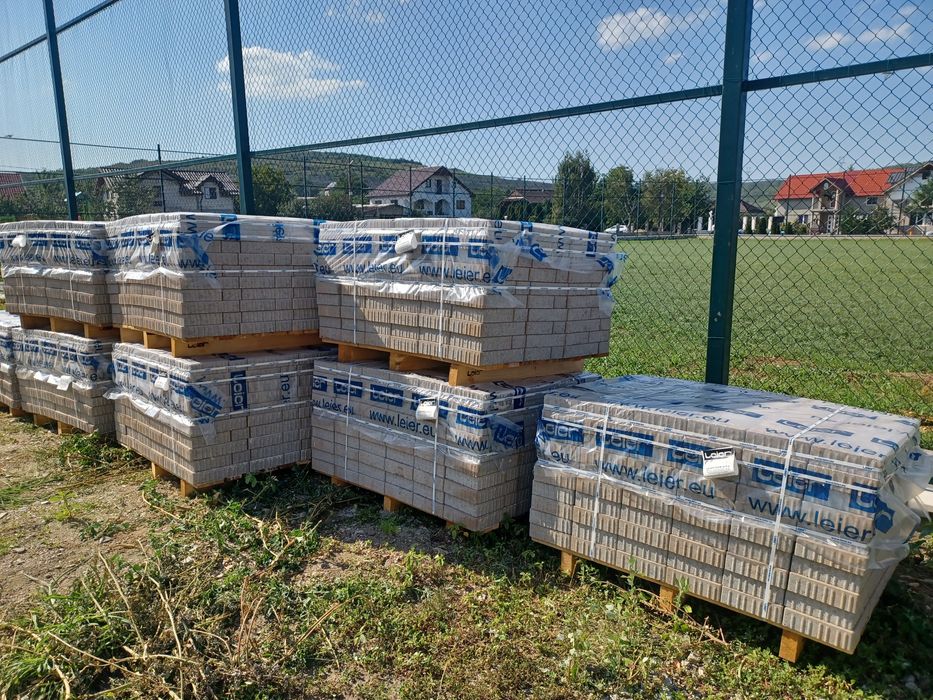 Vând PAVAJ Taverna & Caramel