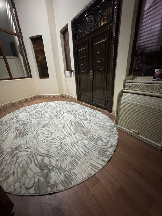 Nazarbek Tekstilda uy sotiladi. Mebellari bilan sotiladi