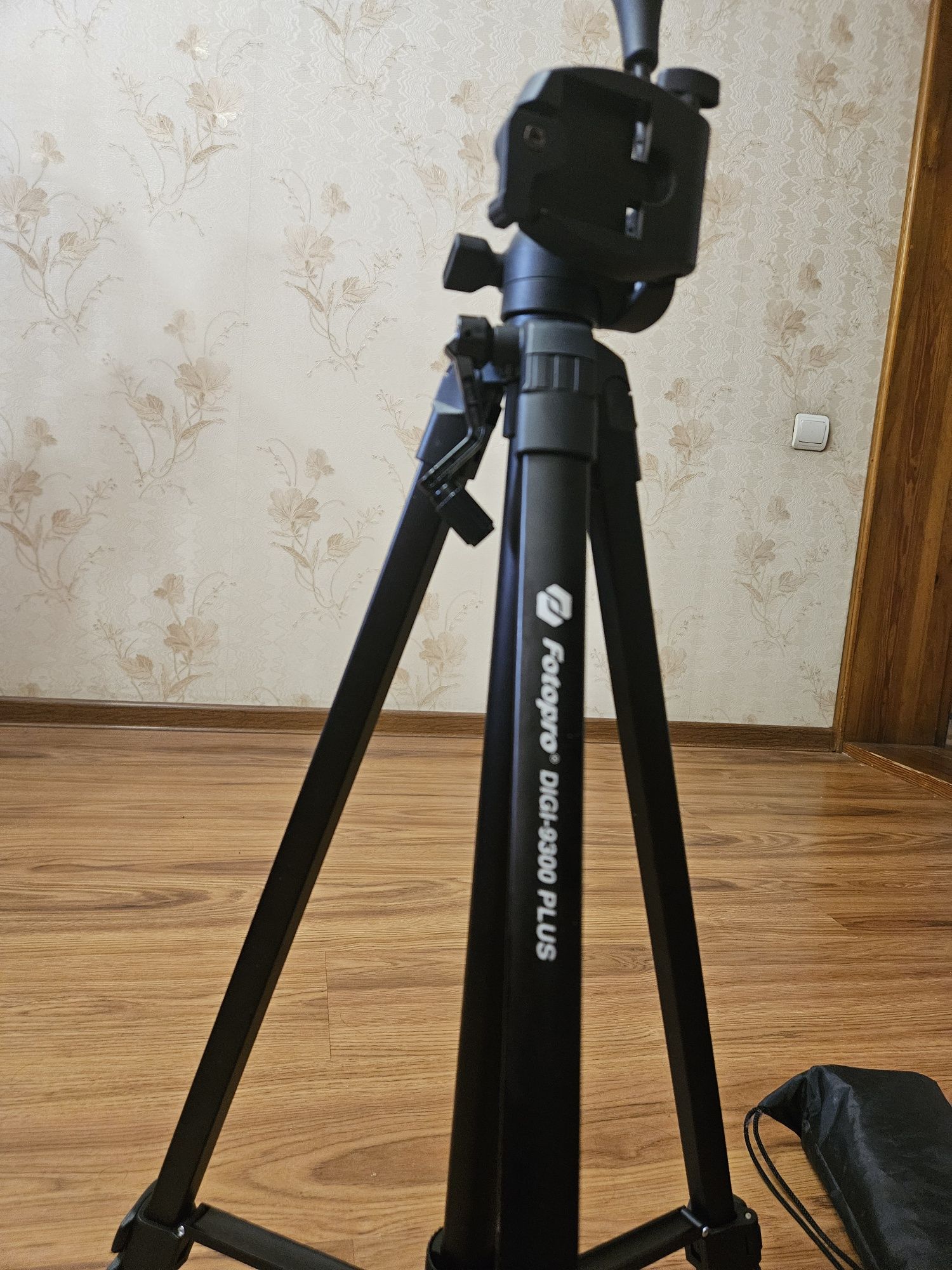 Полупрофессиональный алюминиевый штатив FOTOPRO Tripod DIGI-9300 Plus