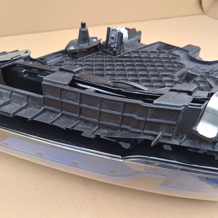 Десен фар BMW G30 Laser LCI ФАР G30 LASER 5A338F2-04