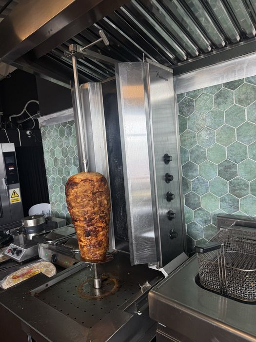 Vând aparat shaorma Klite trifazic 5 arzatoare – stare foarte bună