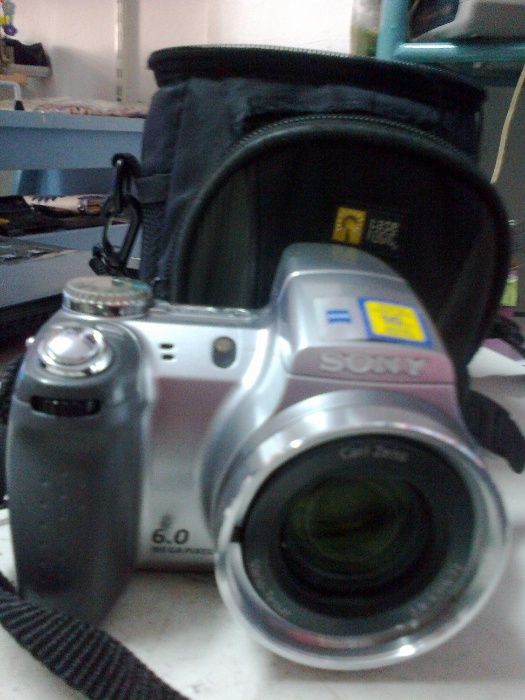 фотоапарат SONY с нови батерии ,
 има калъф.