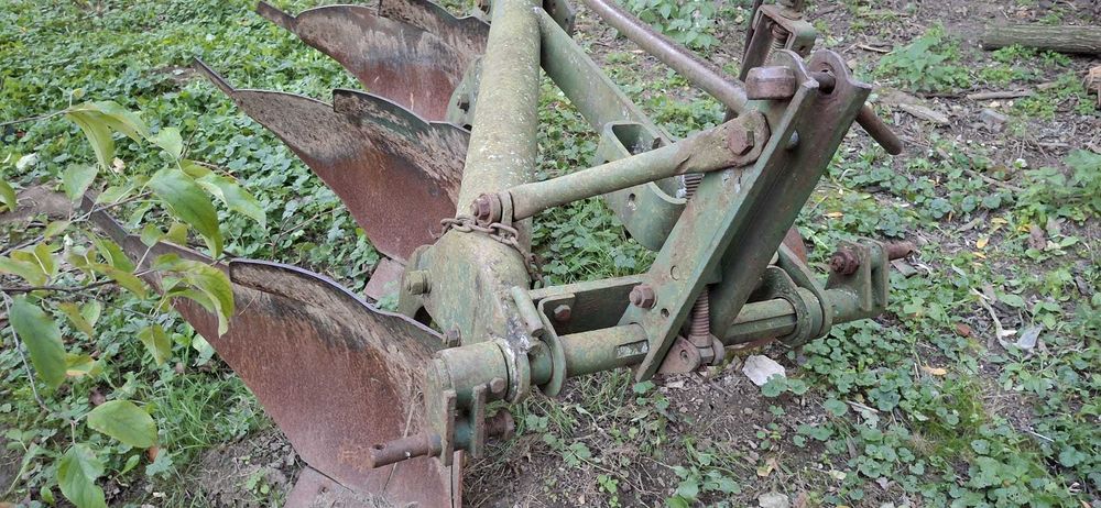 De vânzare, Tractor u650, remorcă, plug, disc agricol și  grapă