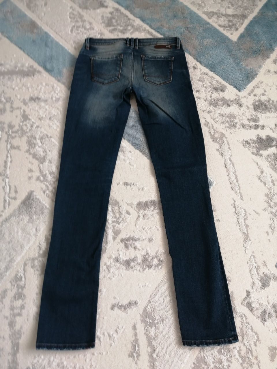 Продам джинсы женские Бренд