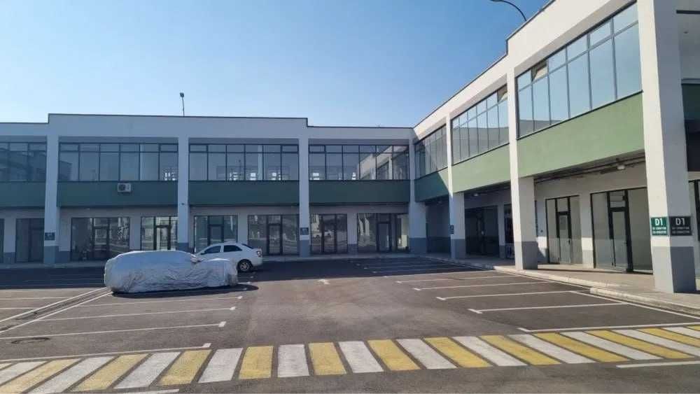 Tashkent INDEX савдо мажмуаси худудида.Савдо дўконлари СОТИЛАДИ