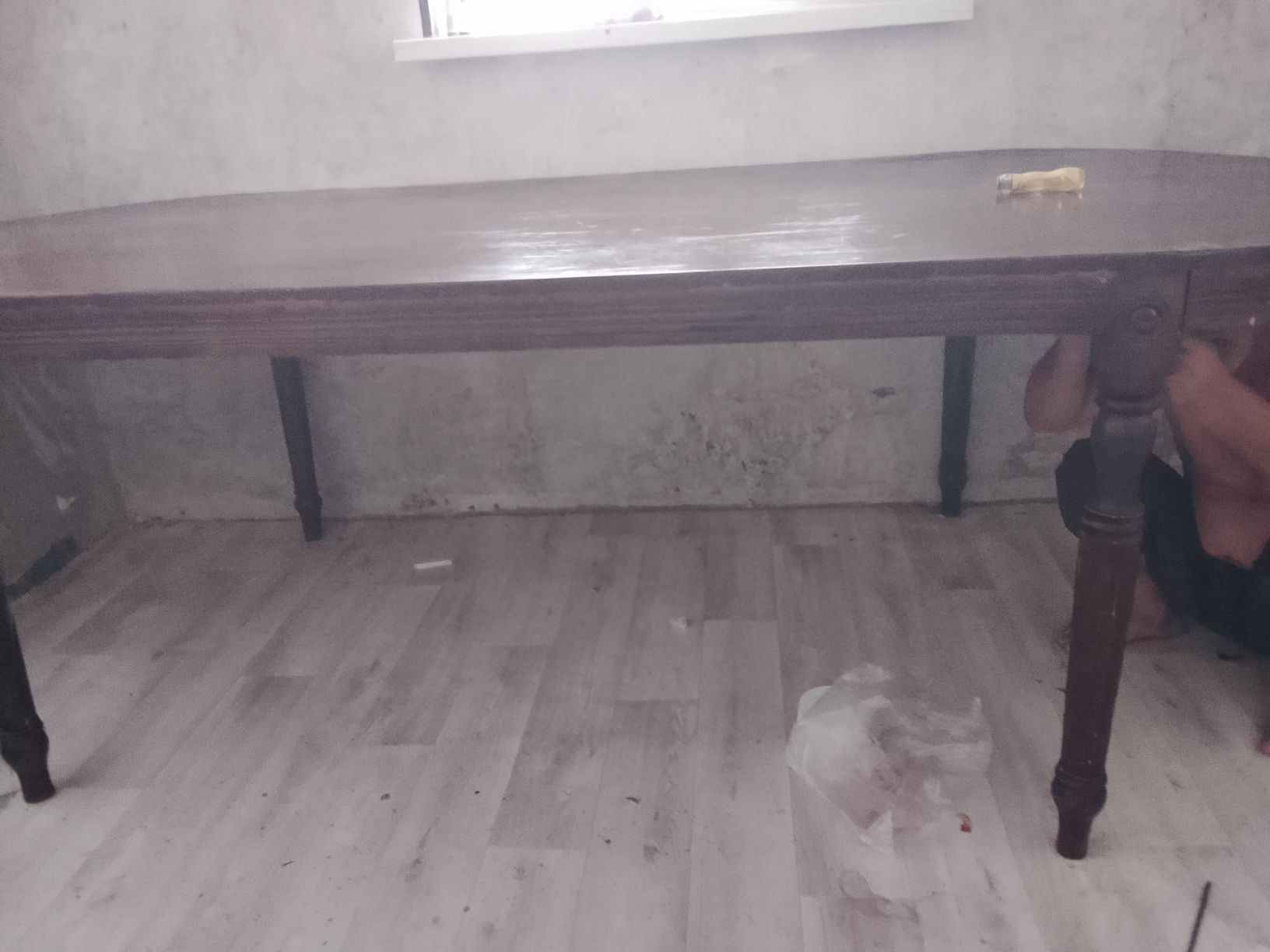 Стол с хорошим состоянием