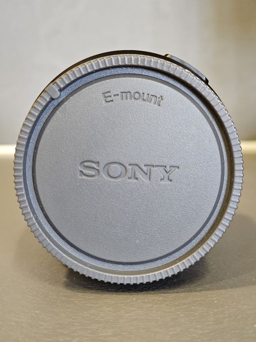обектив Sony E 18-135mm f/3.5-5.6 OSS – състояние като нов