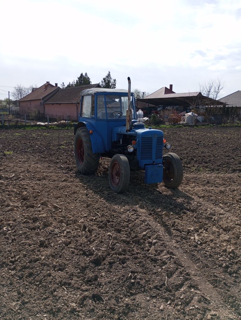 Tractor Super Zetor 50 cu plug și disc