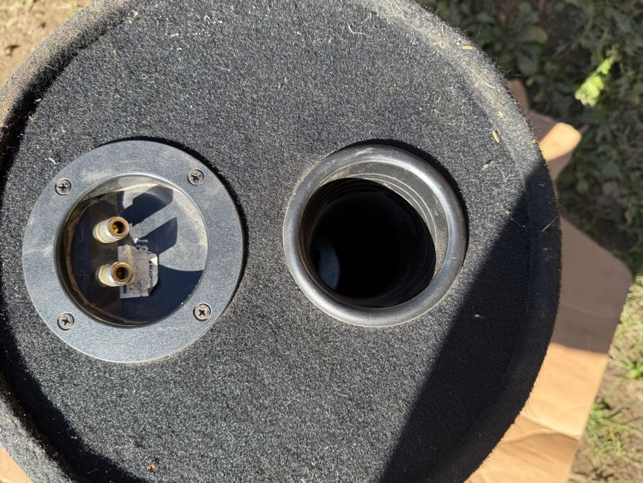 Продавам бас каса 10 ка BLAUPUNKT